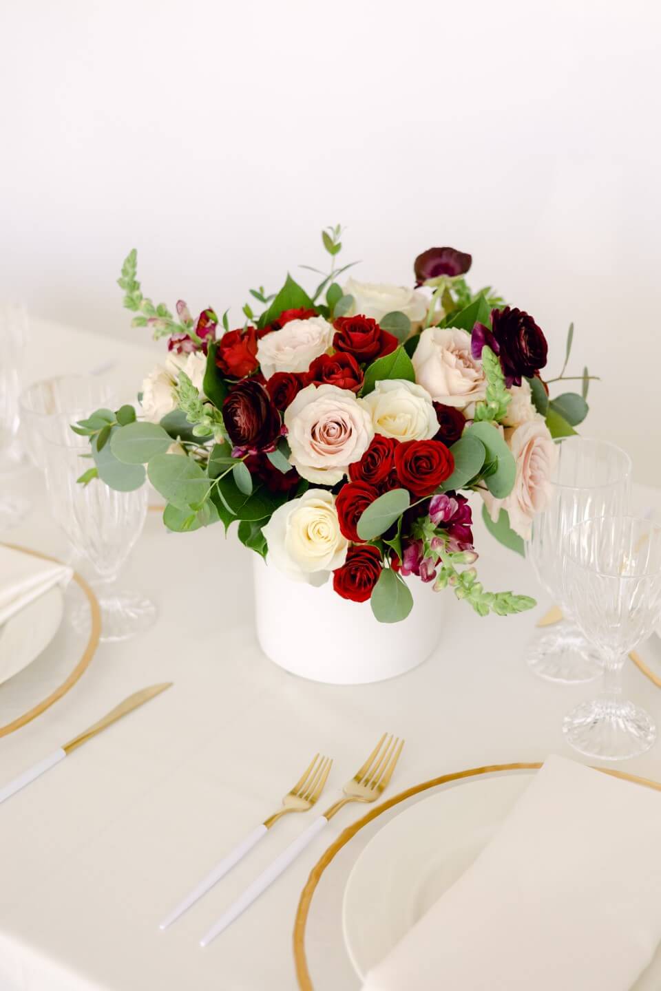 Bordeaux || grand centerpiece white