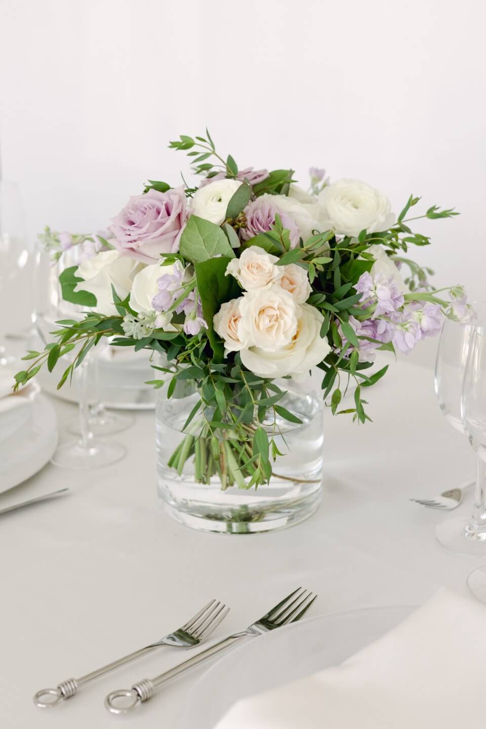 Eau de Lavende || grand centerpiece clear vases types